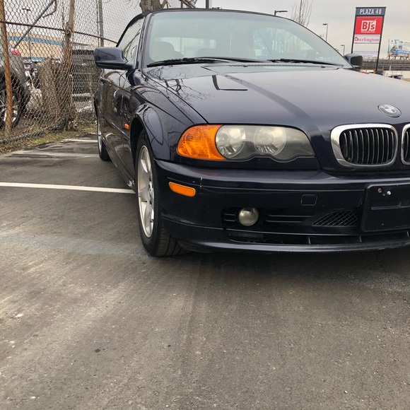 BMW 2001  325i convertible - Picture 2 of 4